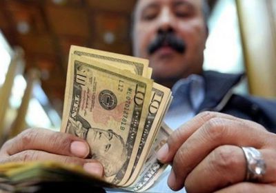 الدولار يتراجع أمام الجنيه السوداني بالسوقين الرسمية والسوداء