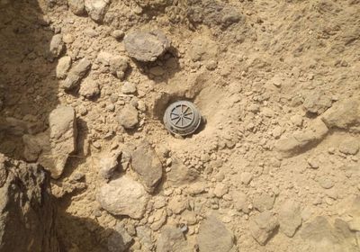 إصابة خبير في فريق "مسام" بانفجار لغم حوثي