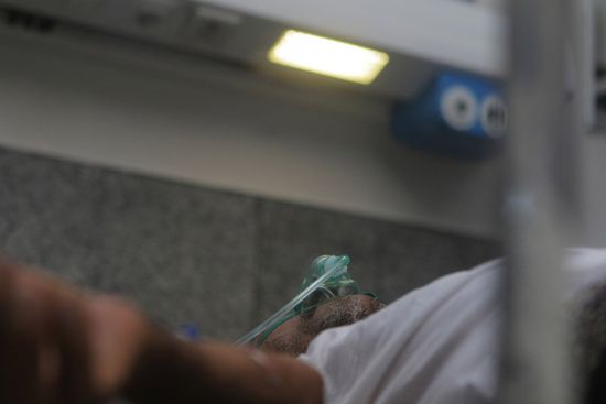 "الصحة العالمية" تدعم منشآت طبية بفرق جراحية