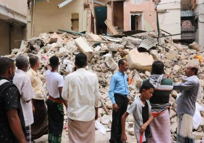 "انتقالي حضرموت" يُغيث أسرة منزل المكلا المنكوب