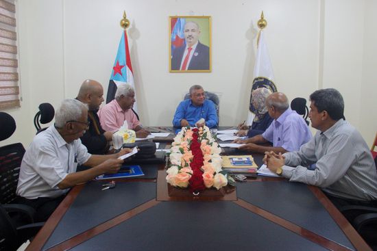 "صناعة القرار" يشيد بجهود الزُبيدي على طريق الإنجازات