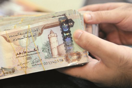 سعر الدرهم الإماراتي مقابل الدينار الجزائري.. استقرار هش