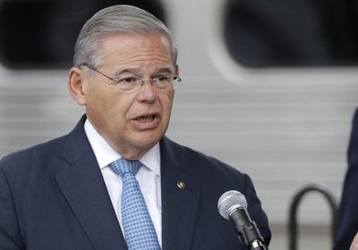 سيناتور أمريكي: إيران تزود الحوثيين بمسيرات لاستهداف الإمارات والسعودية