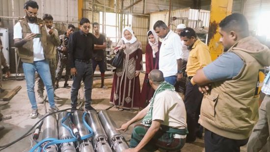 وفد السفارة الفرنسية تتابع تجهيز مضخات حقول بئر أحمد