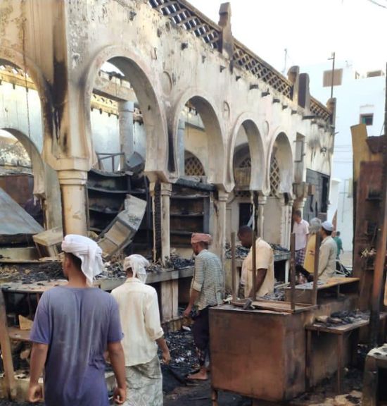 حريق بسوق الحنظل في تريم وخسائر فادحة