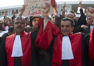قضاة تونس يعلنون تمديد الإضراب