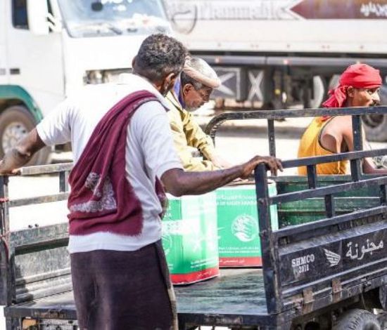 فرق سلمان للإغاثة تقدم سلال غذائية للأسر الأكثر احتياجا