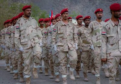 ضمن فعاليات العام التدريبي.. اللواء الأول يقيم عرضا عسكريا بعدن (صور)