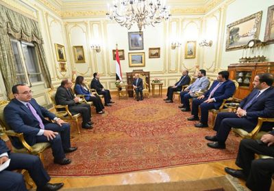 مصر تطرح على "الرئاسي" تسهيلات للتأشيرات والإقامات