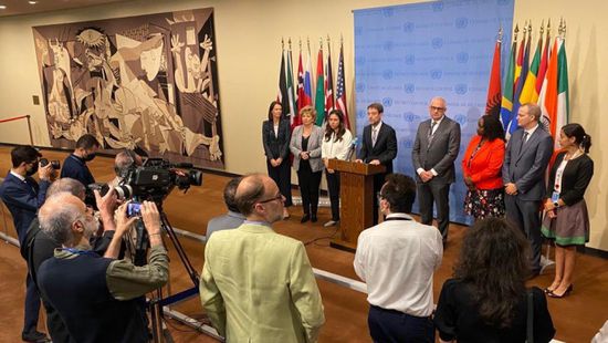 بمقدمتها الإمارات.. 8 دول تطالب الحوثي بفتح الطرق