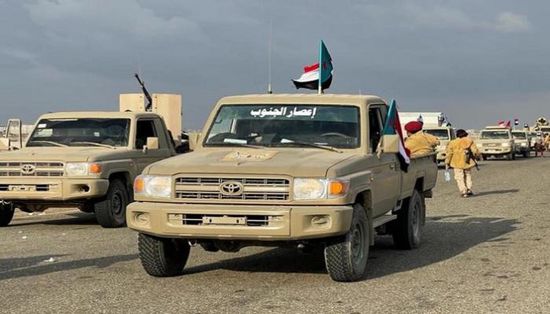 احتجاز قياديين إخوانيين يصوران معسكرات ألوية العمالقة بعتق