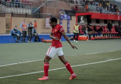 بيرسي تاو يشارك في تدريبات الأهلي الجماعية استعدادا للزمالك