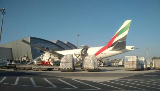 طائرة أغذية.. الإمارات تدعم لاجئي أوكرانيا ببولندا