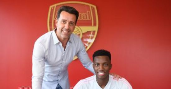 أرسنال يجدد عقد لاعبه نيكيتاه حتى 2027