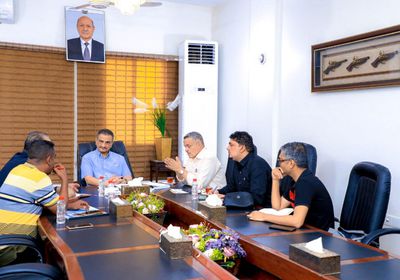 لملس يوجه بتسريع وتيرة تأهيل الطرق في عدن