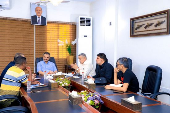 لملس يوجه بتسريع وتيرة تأهيل الطرق في عدن