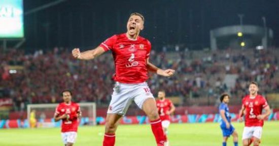 الأهلي ينهي الشوط الأول متقدمًا على الزمالك بهدف