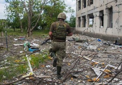 أوكرانيا وروسيا تواصلان القصف حول سيفيرودونيتسك 