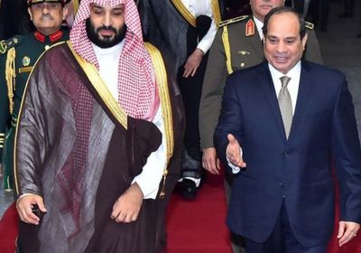 الرئيس المصري يستقبل ولي العهد السعودي بمطار القاهرة