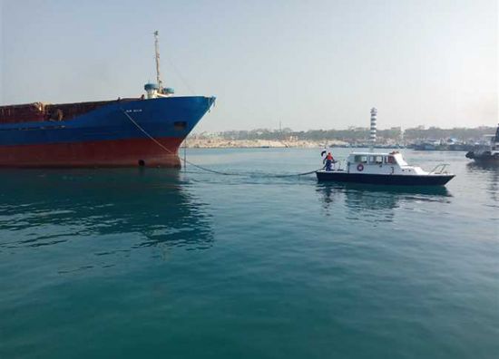 الظروف الجوية تتسبب في إغلاق ميناء العريش البحري