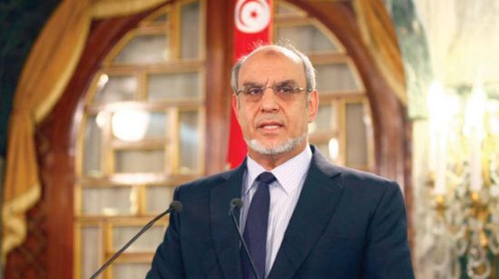 بعد توقيفه.. نقل رئيس الوزراء التونسي الأسبق إلى المستشفى  