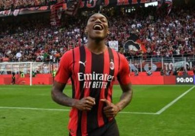 ميلان يجدد عقد نجمه الشاب لمدة 5 سنوات
