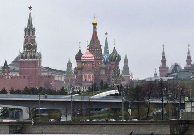 واشنطن تفرض قيود دبلوماسية على 500 مسؤول روسي