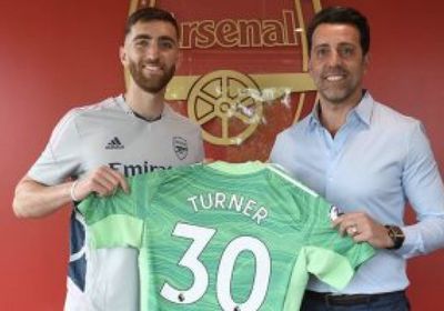 أرسنال يضم الحارس الأمريكي مات تيرنر