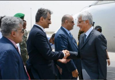 لملس يستقبل وفد البنك الدولي في مطار عدن