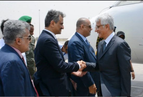 لملس يستقبل وفد البنك الدولي في مطار عدن