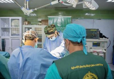 أطباء "سلمان للإغاثة" يجرون 18 جراحة مسالك بولية بالمكلا