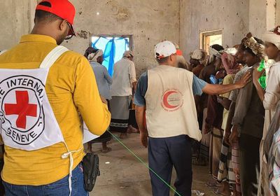 الصليب الأحمر يوجه مساعدات لـ 2500 أسرة في الجراحي