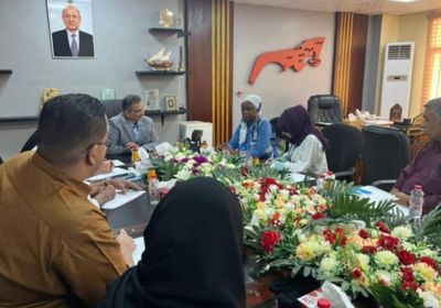 محافظ عدن يطالب بتضافر الجهود لمواجهة أزمة الغذاء