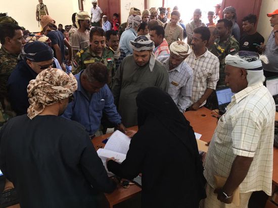 مكرمة من مؤسسة آل نهيان على العاملين المدنيين بسقطرى