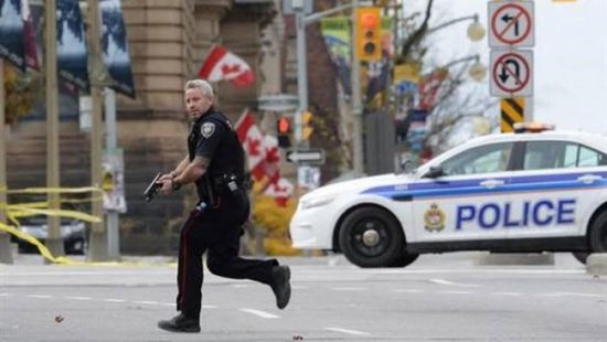 مصرع مسلحين وإصابة 6 ضباط في كندا