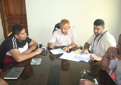 اتفاق على مرحلة جديدة لتأهيل مركز الإنزال السمكي في الشحر