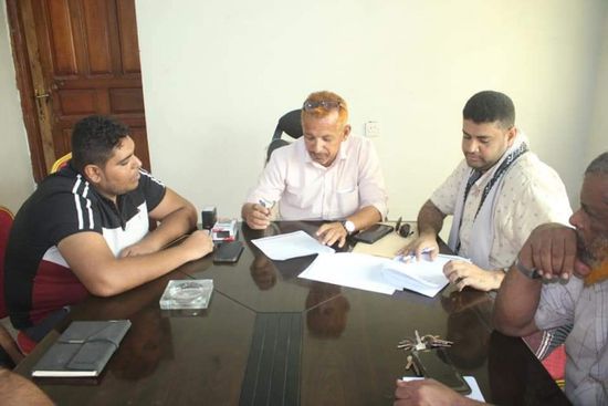 اتفاق على مرحلة جديدة لتأهيل مركز الإنزال السمكي في الشحر