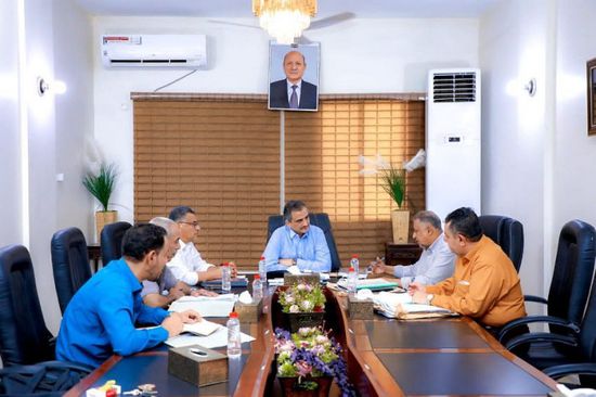 محافظ العاصمة يكلف صندوق النظافة بتكثيف أعماله في عدن 