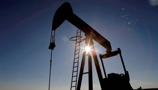 عقود خام النفط تهوي دولارين بختام التداولات