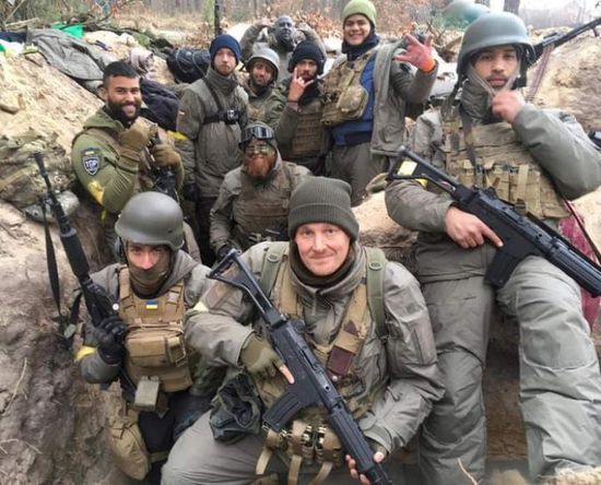 جنود أوكرانيون يتدربون عسكريًا في بريطانيا