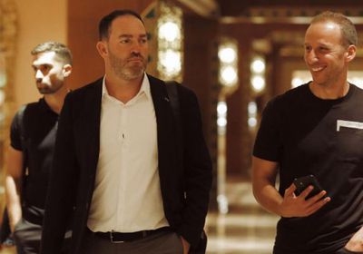 لحظة وصول سواريس إلى مقر النادي الأهلي بالجزيرة (فيديو)