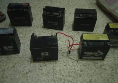 ضبط متهم بسرقة بطاريات سيارات في الديس