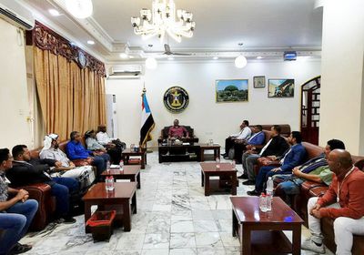 الرئيس الزُبيدي يطلع على أنشطة الجالية الجنوبية بالسعودية