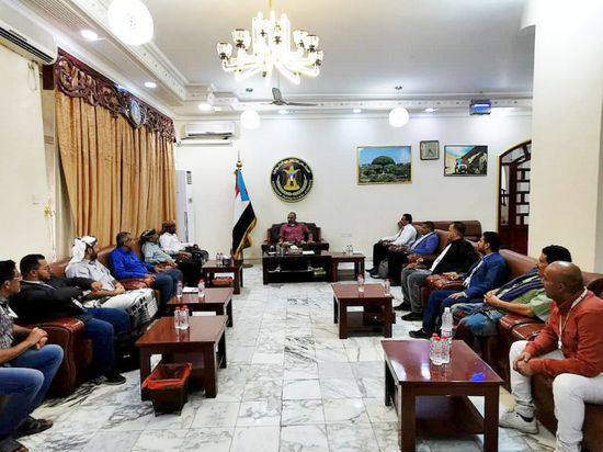 الرئيس الزُبيدي يطلع على أنشطة الجالية الجنوبية بالسعودية