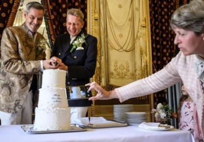 رسميا.. أول زواج بين رجلين في سويسرا