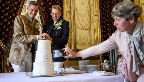 رسميا.. أول زواج بين رجلين في سويسرا