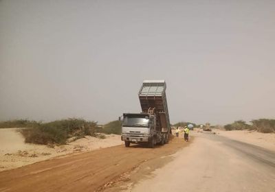 صيانة الطريق الدولي في مديرية رضوم