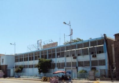 صيانة خط مياه محطة البرزخ في عدن