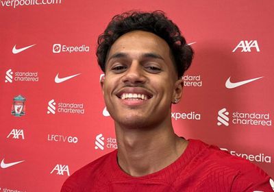 ليفربول ينشر أول صورة للاعب فابيو كارفاليو بقميص النادي