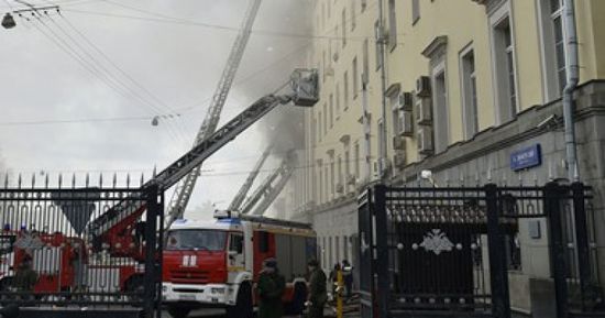 حريق هائل في مبنى غربى فرنسا